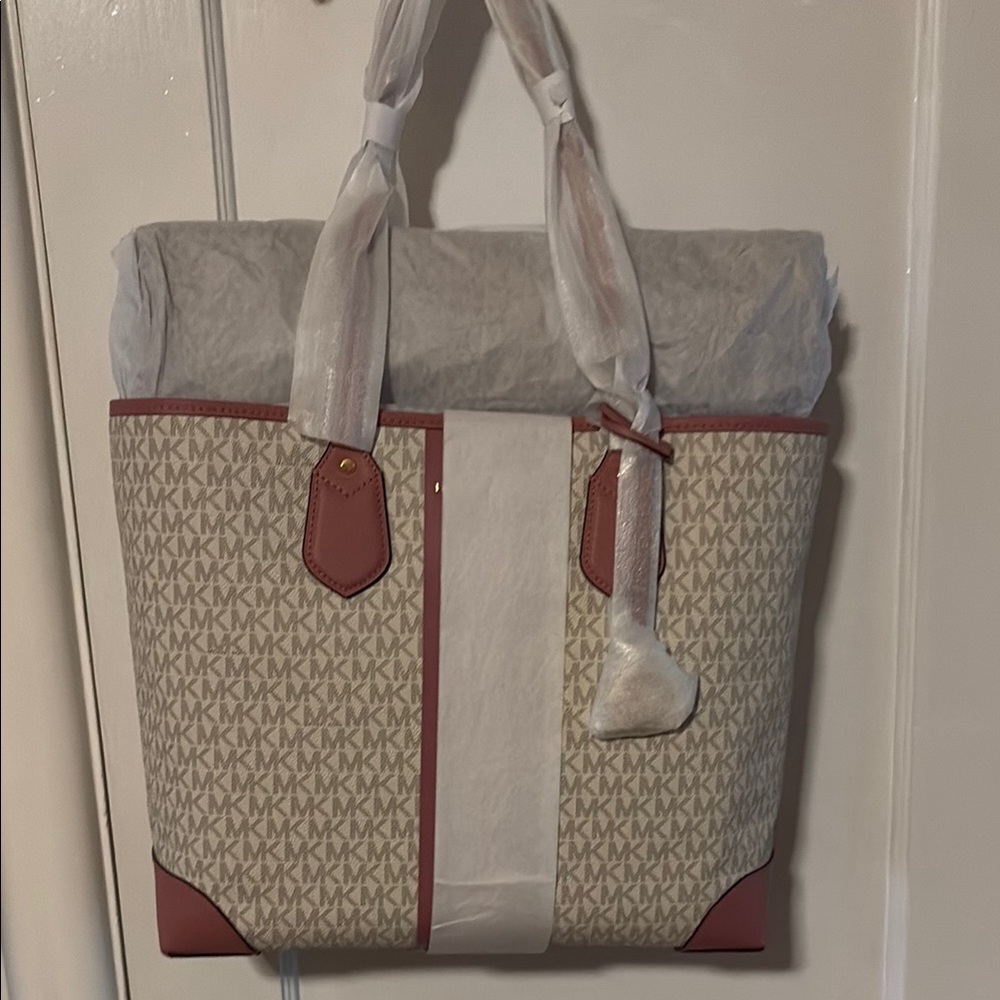 NWT Michael Kors Cream and Deep Pink Tote Bag with Elegant Design
